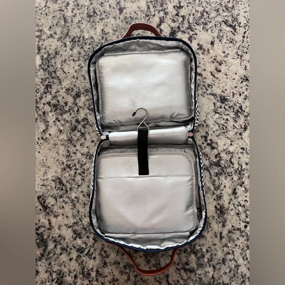 Geometric Travel Case - Picture 3 of 7